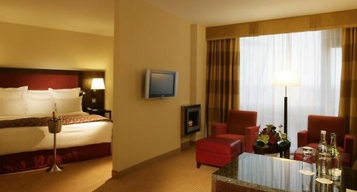 pillo hotel ashbourne pool