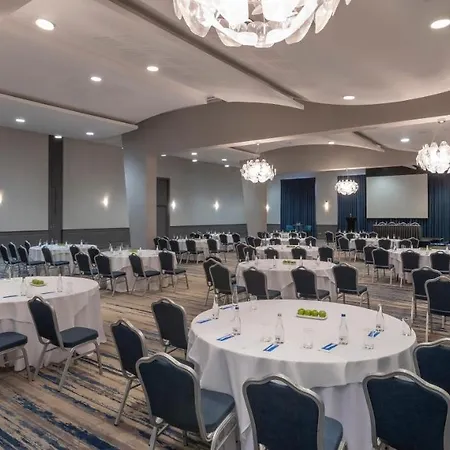 Pillo & Leisure Club 4* Ashbourne