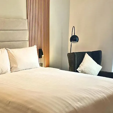 Pillo & Leisure Club Hotel 4*
