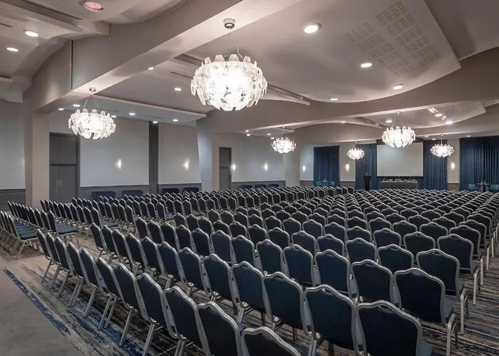 Отель Pillo & Leisure Club Ашборн