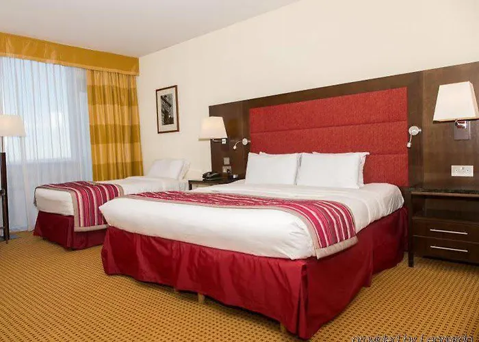 Pillo & Leisure Club 4* آشبورن