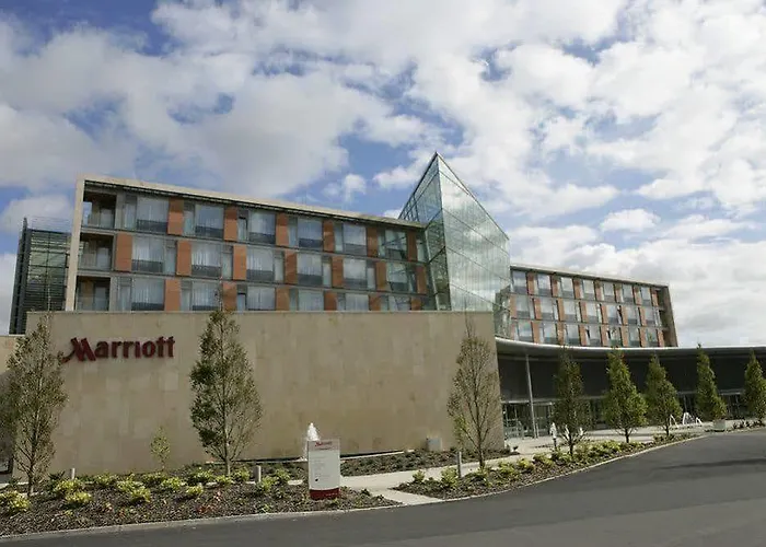 Pillo & Leisure Club Hotel 4*